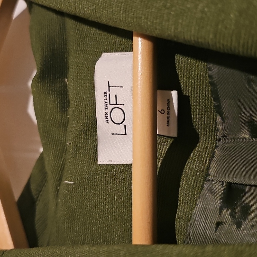 Ann Taylor LOFT Olive Green Short-Sleeve Blazer – Size 6 - Picture 3 of 6